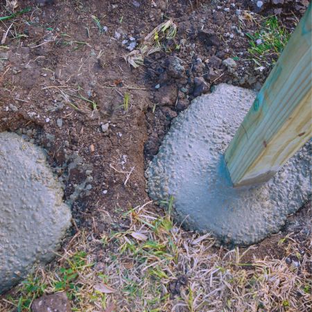 Hogyan betonozzunk kerítés oszlopot? Gyakorlati útmutató